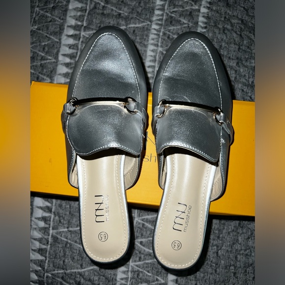 Musshoe Silver Slip on Backless Dress Shoe - NWT 6.5 - Picture 2 of 7